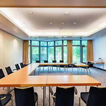 מלון Park By Radisson 4*